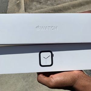 Apple Watch Series 4 GPS + Cellular